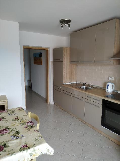 Apartmani Ines 라벡 외부 사진